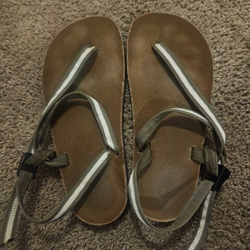 UGC Earth Runners Minimalist Sandal Size 10